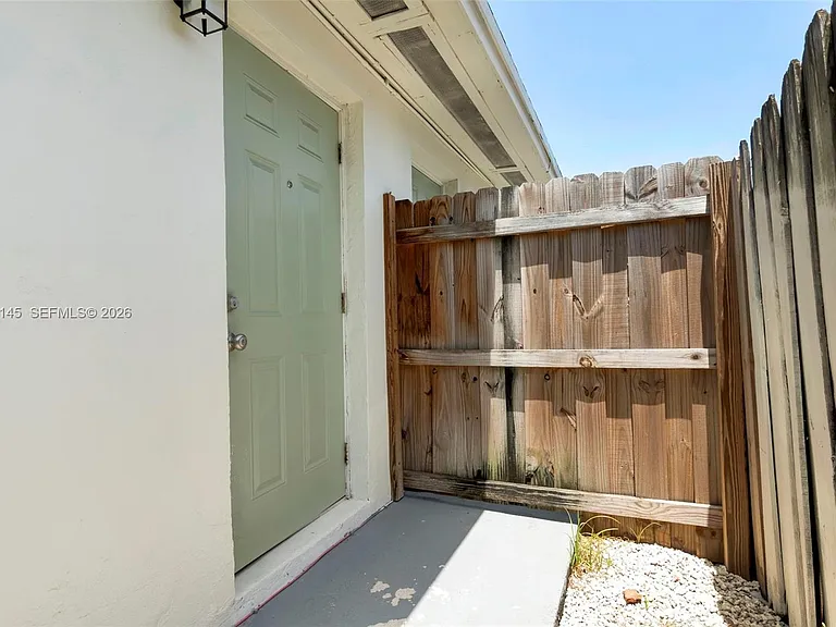 702 NW 18th St #1-2 — Photo 21