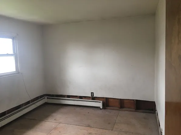 15 Pulaski Ave, Carteret, NJ 07008