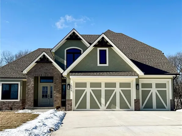 13656 NW Cherry Bark Ct, Parkville, MO 64152