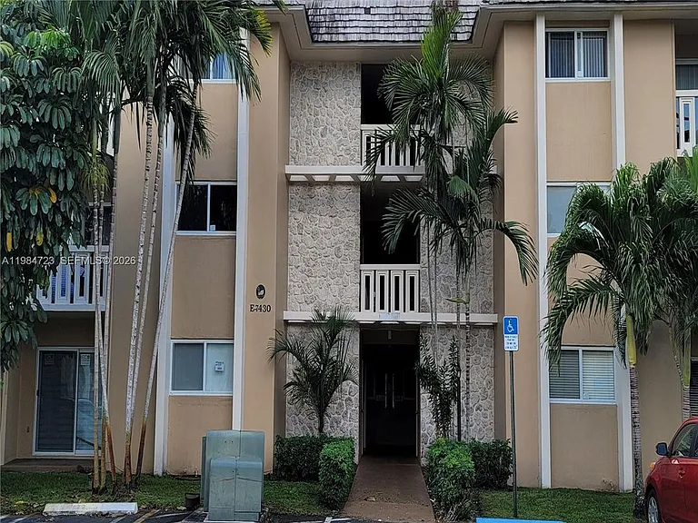 7430 Miami Lakes Dr #E105 — Photo 16