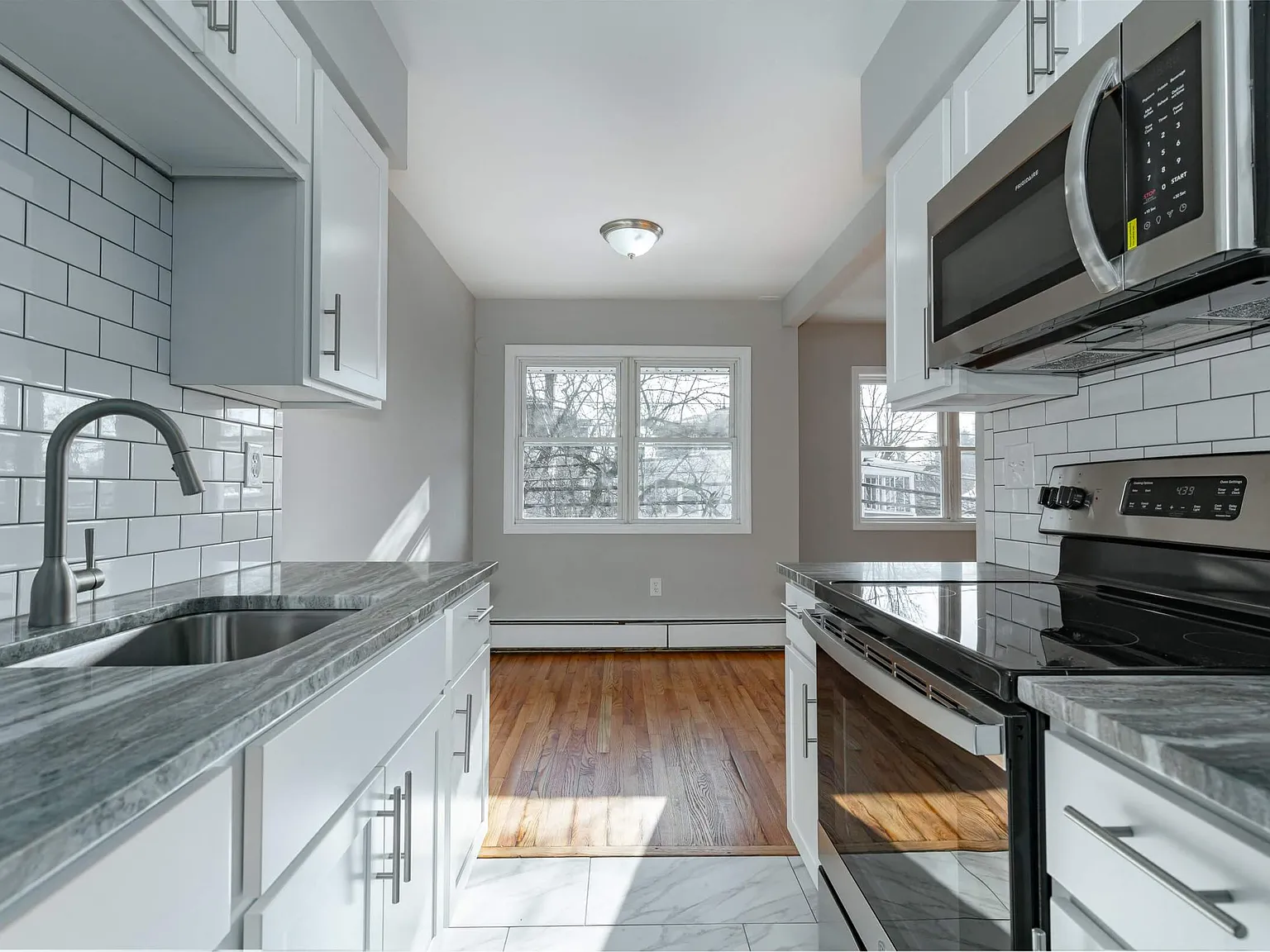 55 Carroll Apartments — Photo 2