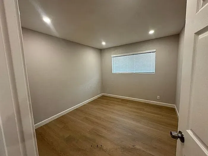 36274 Salisbury Dr — Photo 2