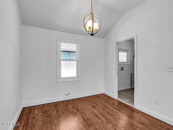 5th image of 351 Hulse Ave