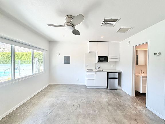 5th image of 700 N Riverside Dr Unit 2