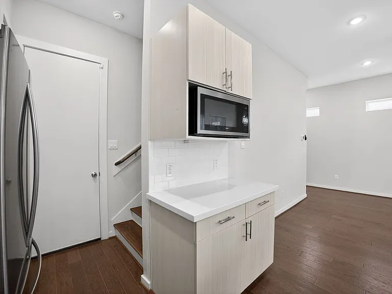 619 Thornton Oaks Ln — Photo 10