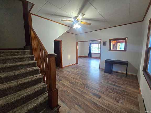 5th image of 807 W Commercial St