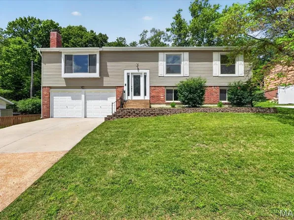 719 La Bonne Pkwy, Ballwin, MO 63021