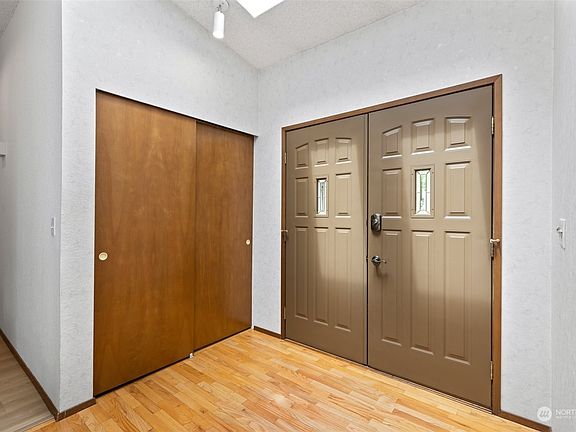 3rd image of 6915 97th Avenue SW