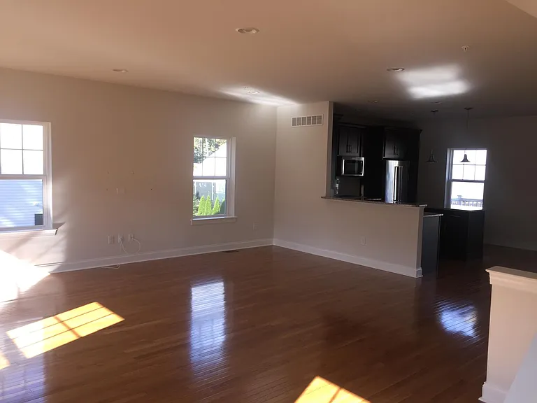 605 Haverford Ave — Photo 3