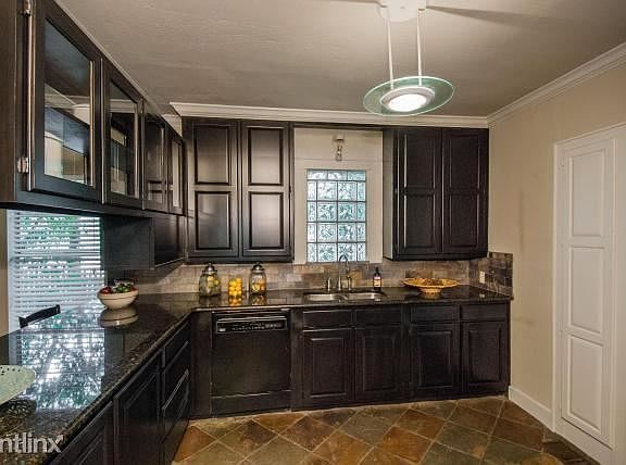 4th image of 417 W Avenue D