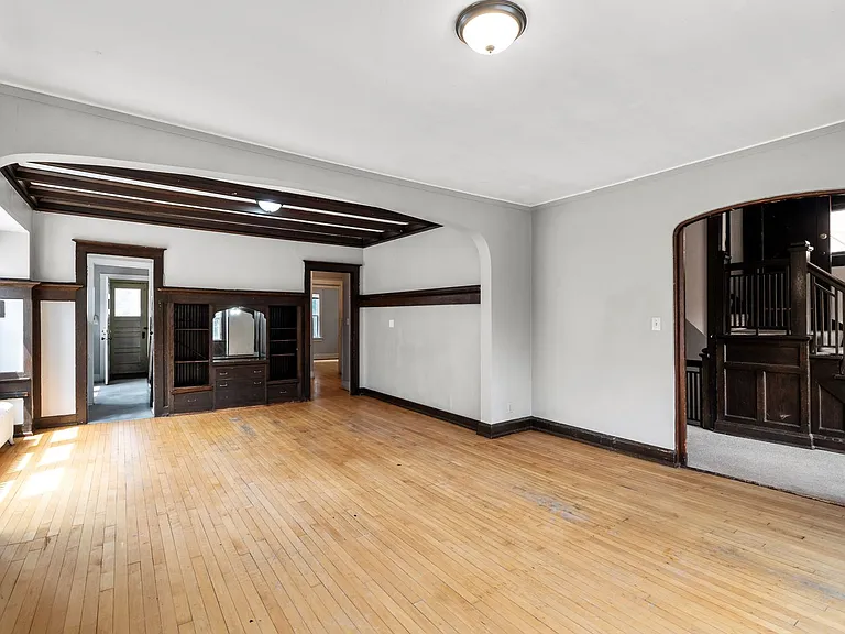 3009 N Maryland Ave — Photo 3