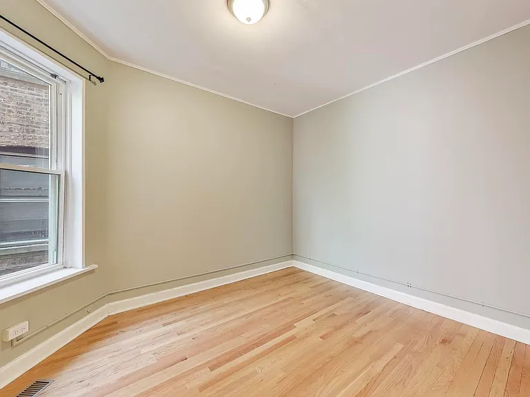 4746 N Malden St #3 — Photo 12