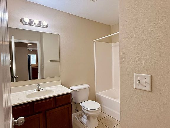 5th image of 200 W Christy Dr #A