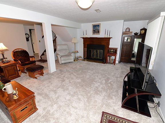 4th image of 6435 Glendale Ct
