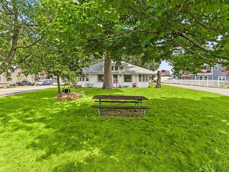 1st image of 7727 Park Dr
