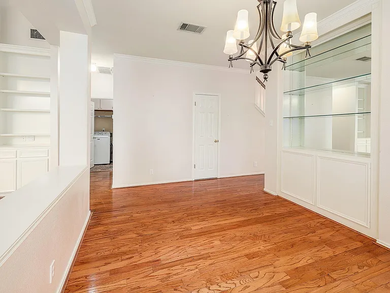 9401 Caracas Dr — Photo 9