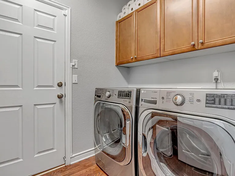 10168 Nottingham Dr — Photo 18