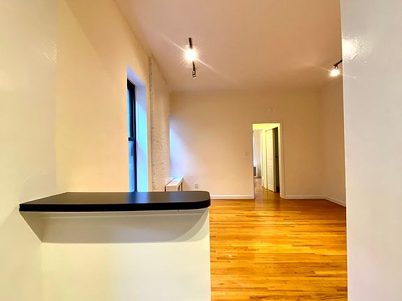 4th image of 410 E 89th St APT 3B
