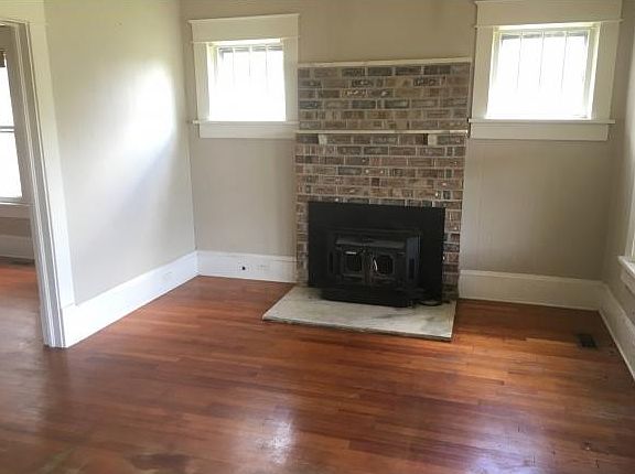 3rd image of 1406 W Sullivan St