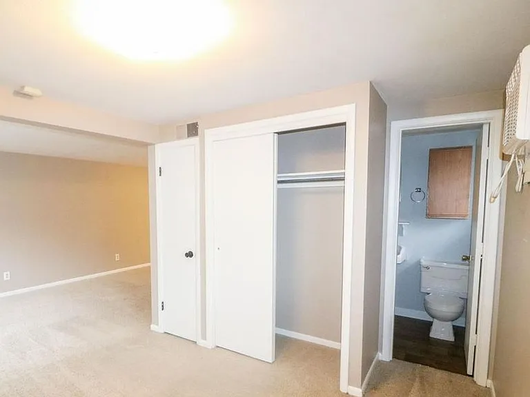 2102 Sloan — Photo 2