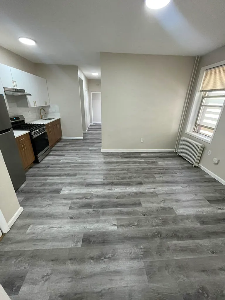 4 bed, $2,800 — Photo 1