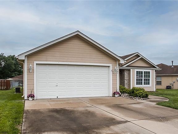 3rd image of 1007 Stone Brook Ln
