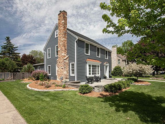 3rd image of 1309 S Alicia Dr