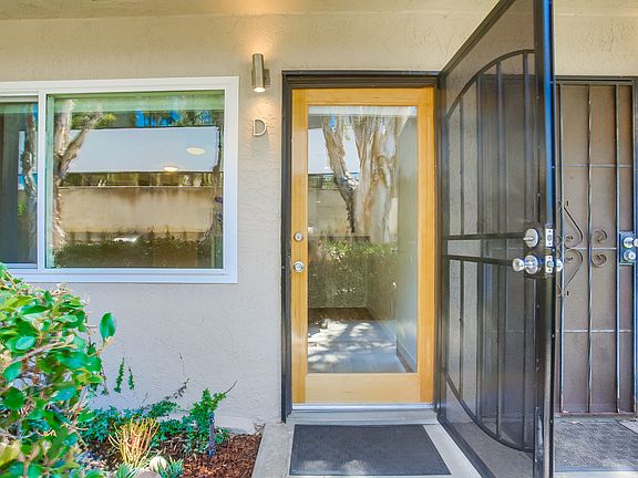 4th image of 1024 Turquoise St APT D