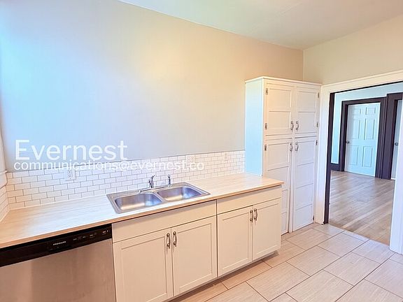 4th image of 9429 Brush St #2B