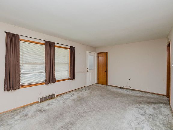 4th image of 951 N Derby Ave