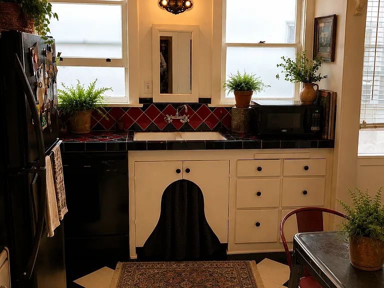 325 S Detroit St #327-1/2 — Photo 5