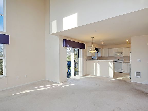4th image of 2957 142nd Pl SE APT 4