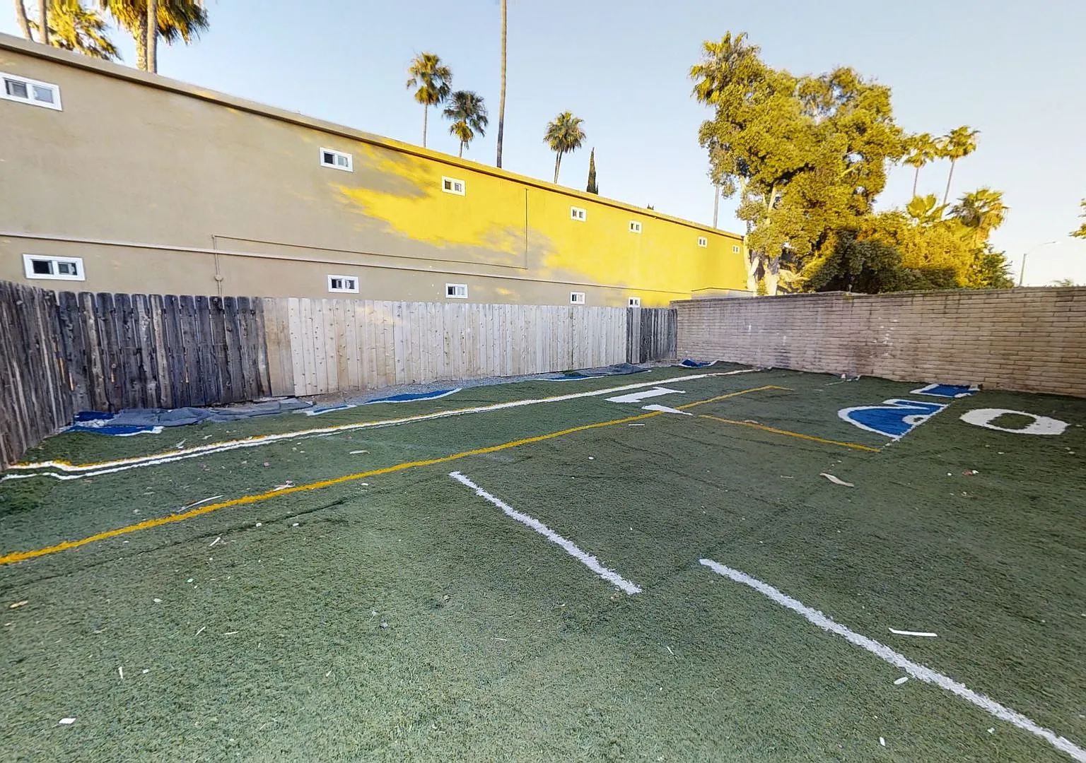 Big parking lot!! — Photo 3