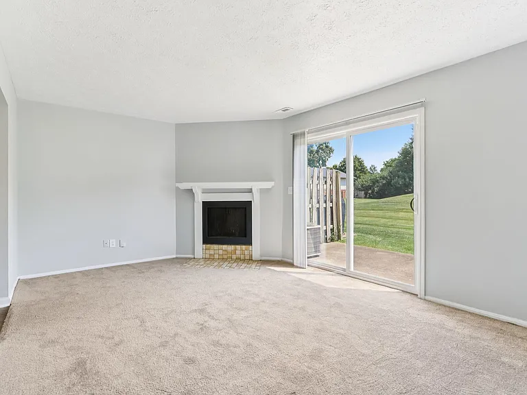 Castleton Manor Apartments — Photo 41