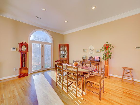 5th image of 7039 Campbell Dr