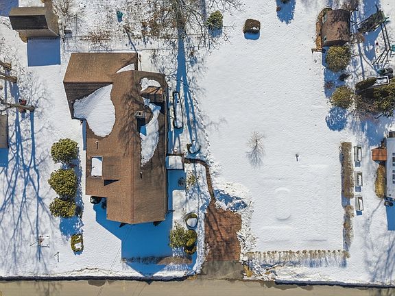 2nd image of 4 22nd St