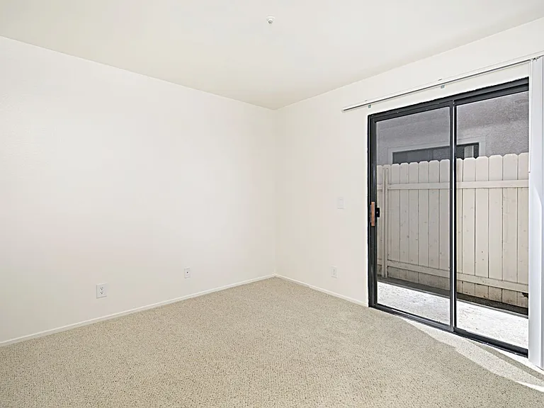 2567 Orange Ave — Photo 11