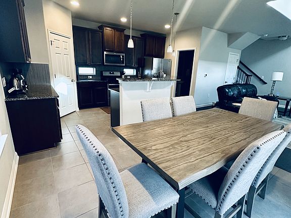 Open floorplan dining area attached to kitchen