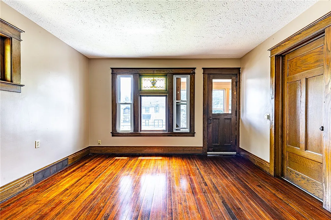 2 bed, 1.0 bath, 1072 sqft, $1,250 — Photo 3