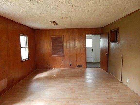 2nd image of 414 Woodlawn Ave