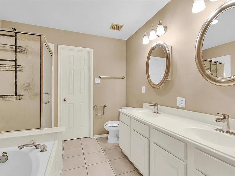 31 N Walden Elms Cir — Photo 15
