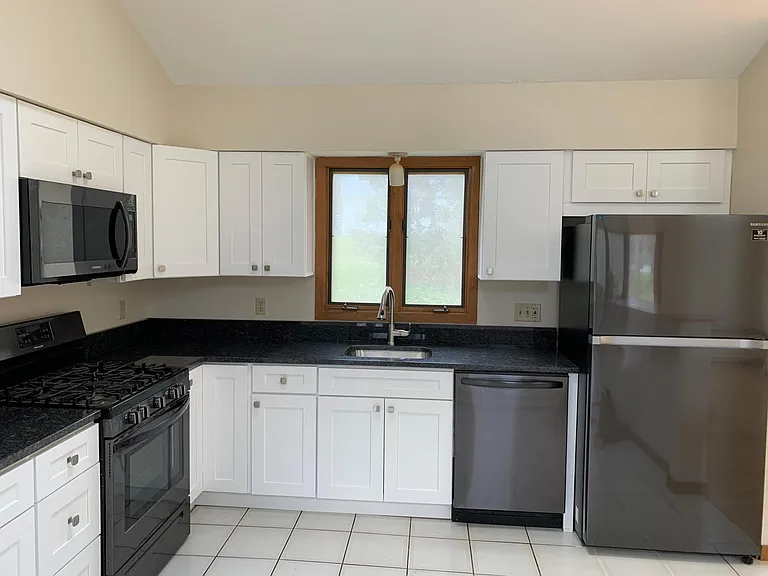 1115 Sherman Ave — Photo 7