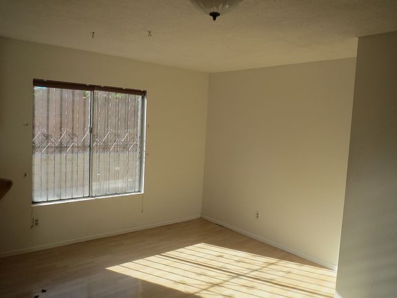 3rd image of 8475 Innsdale Ln