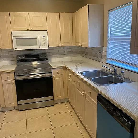 2702 Robin Ave S — Photo 11