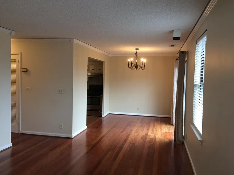 5884 Brentwood Trce — Photo 2