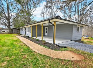 3744 Shula Dr, Hurt, VA 24563