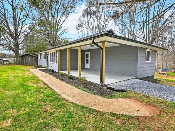 3744 Shula Dr, Hurt, VA 24563