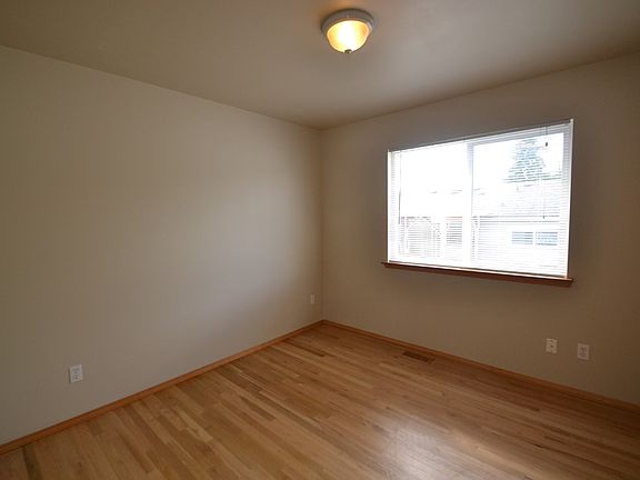 4th image of 911 101st Street Ct E