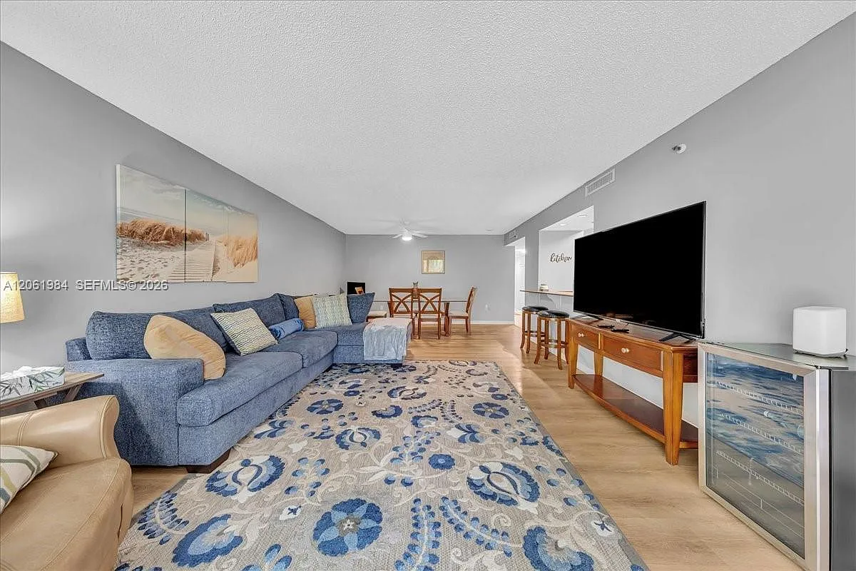 Cypress Bend Condominium — Photo 3