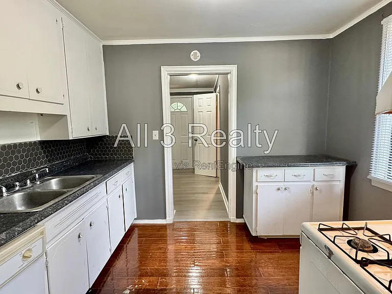 208 Bradley Dr — Photo 13